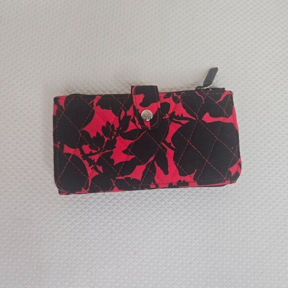 Vera Bradley Quilted Womens Wallet Floral Red Black Pattern Snap Zipper Closure - Picture 2 of 4